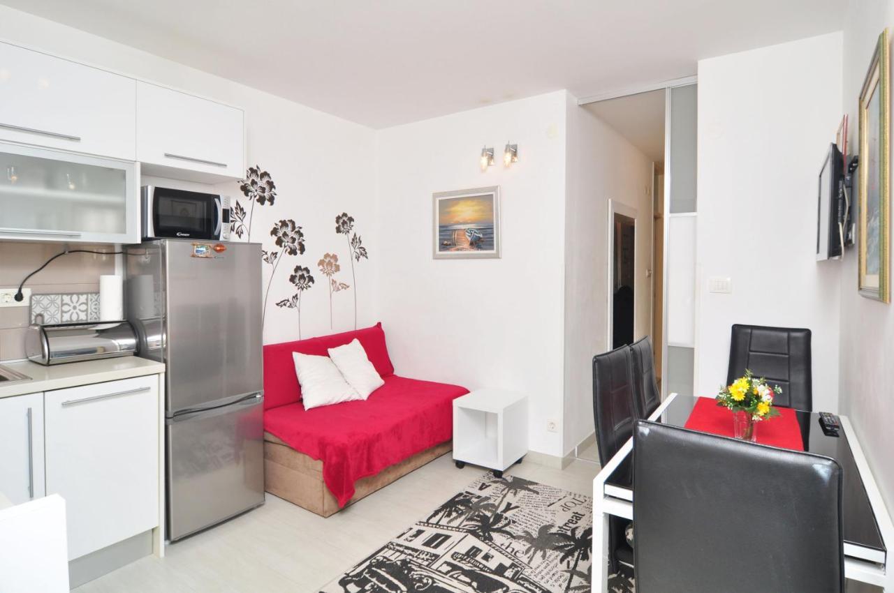 Full Equipped Flat Close To All Split Eksteriør bilde