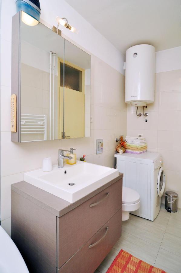 Full Equipped Flat Close To All Split Eksteriør bilde