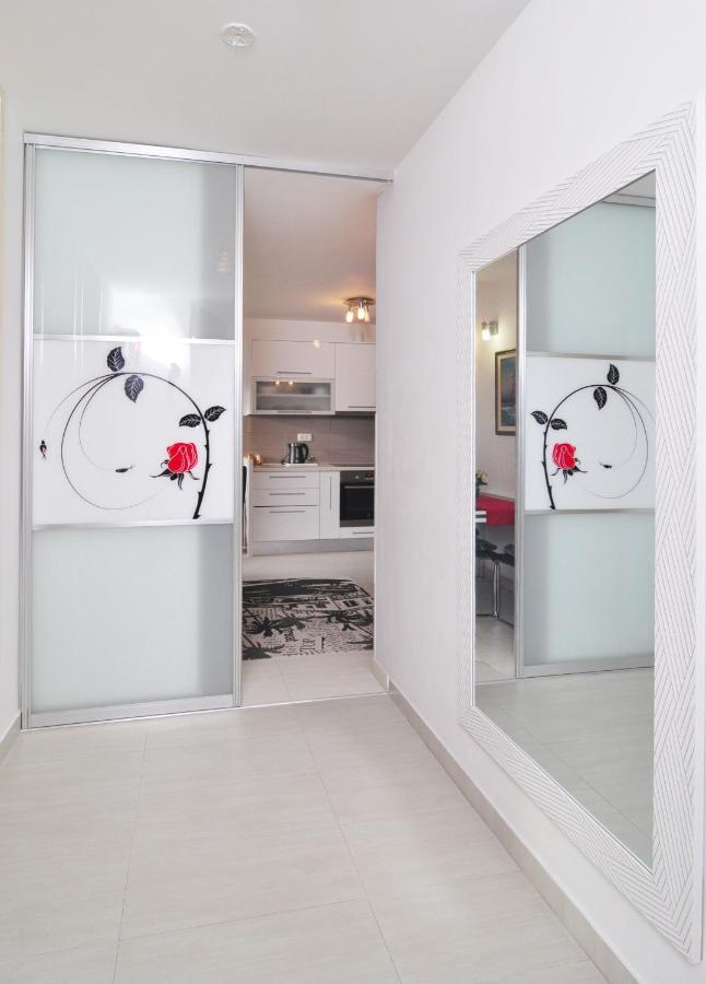 Full Equipped Flat Close To All Split Eksteriør bilde