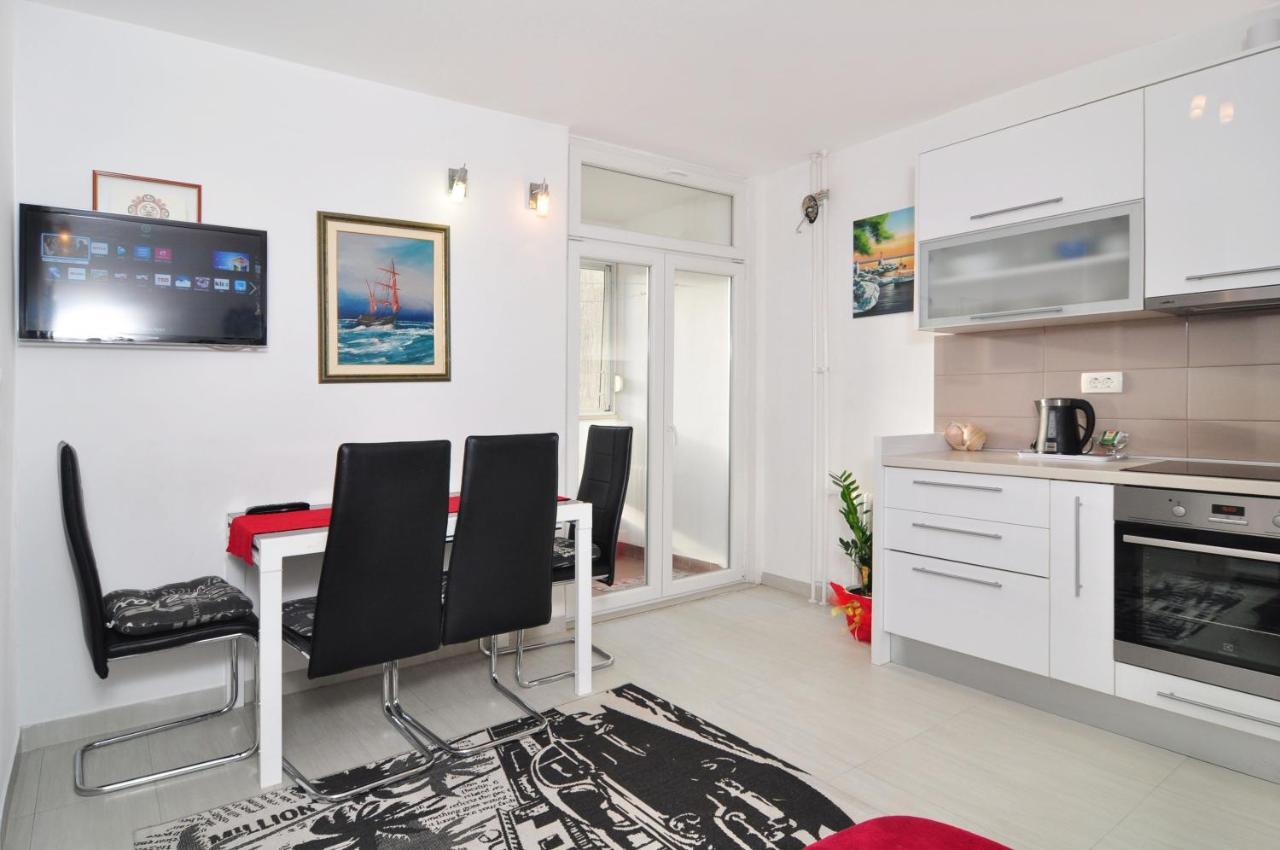 Full Equipped Flat Close To All Split Eksteriør bilde