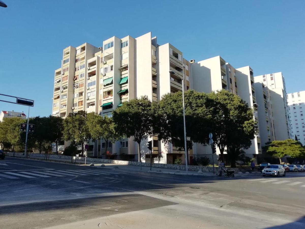 Full Equipped Flat Close To All Split Eksteriør bilde
